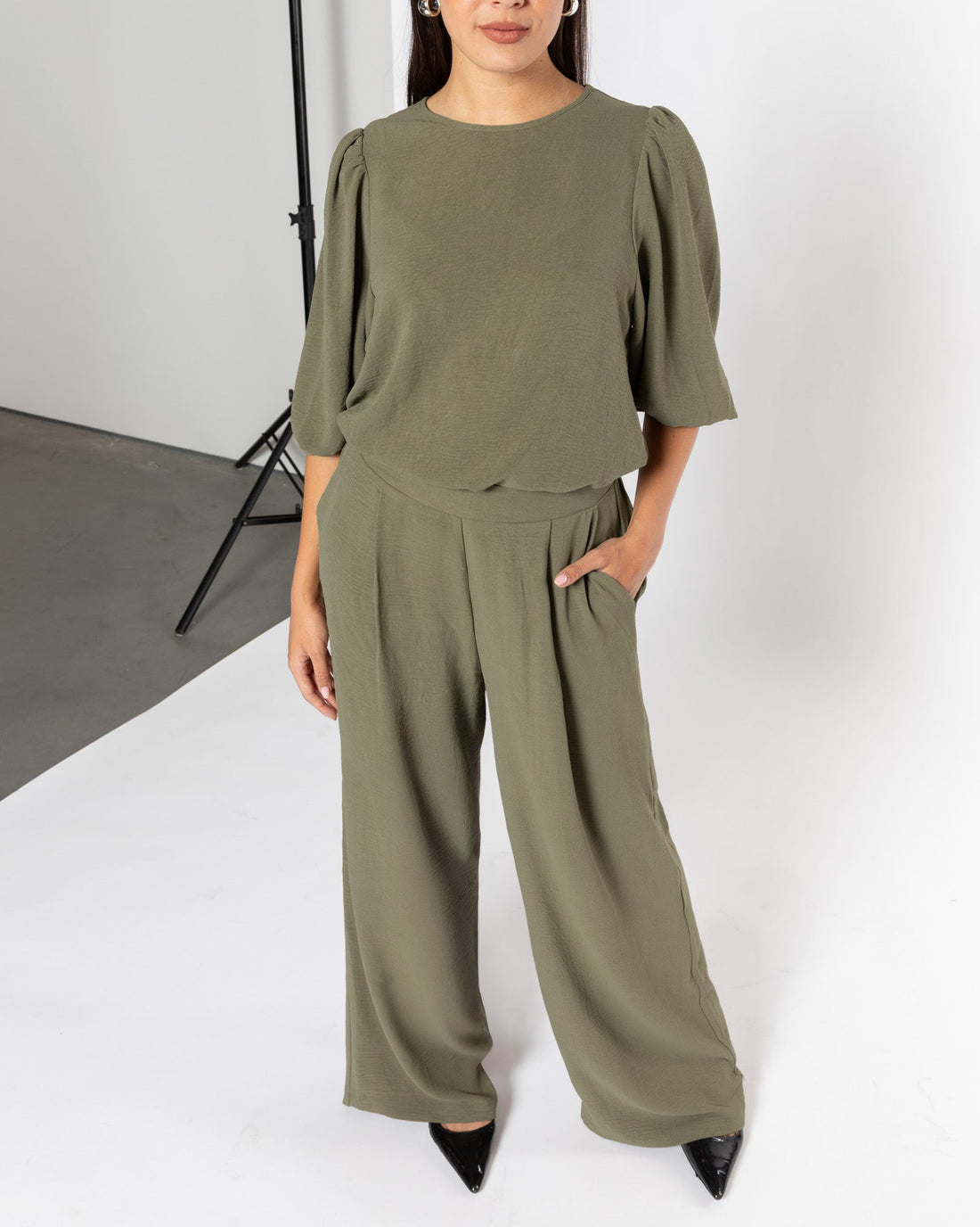 JULIE PUFF SLEEVE TOP LICHT OLIJFGROEN