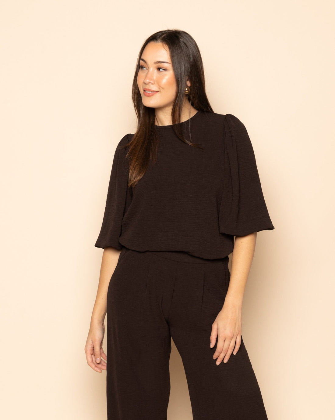 JULIE PUFF SLEEVE TOP DONKERBRUIN