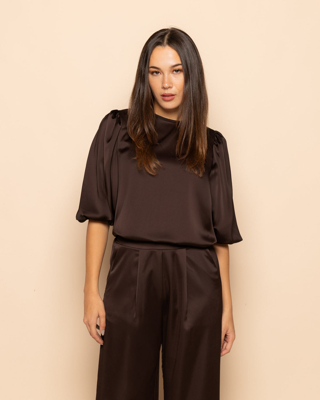 JULIE SATIN PUFF SLEEVE TOP BRUIN