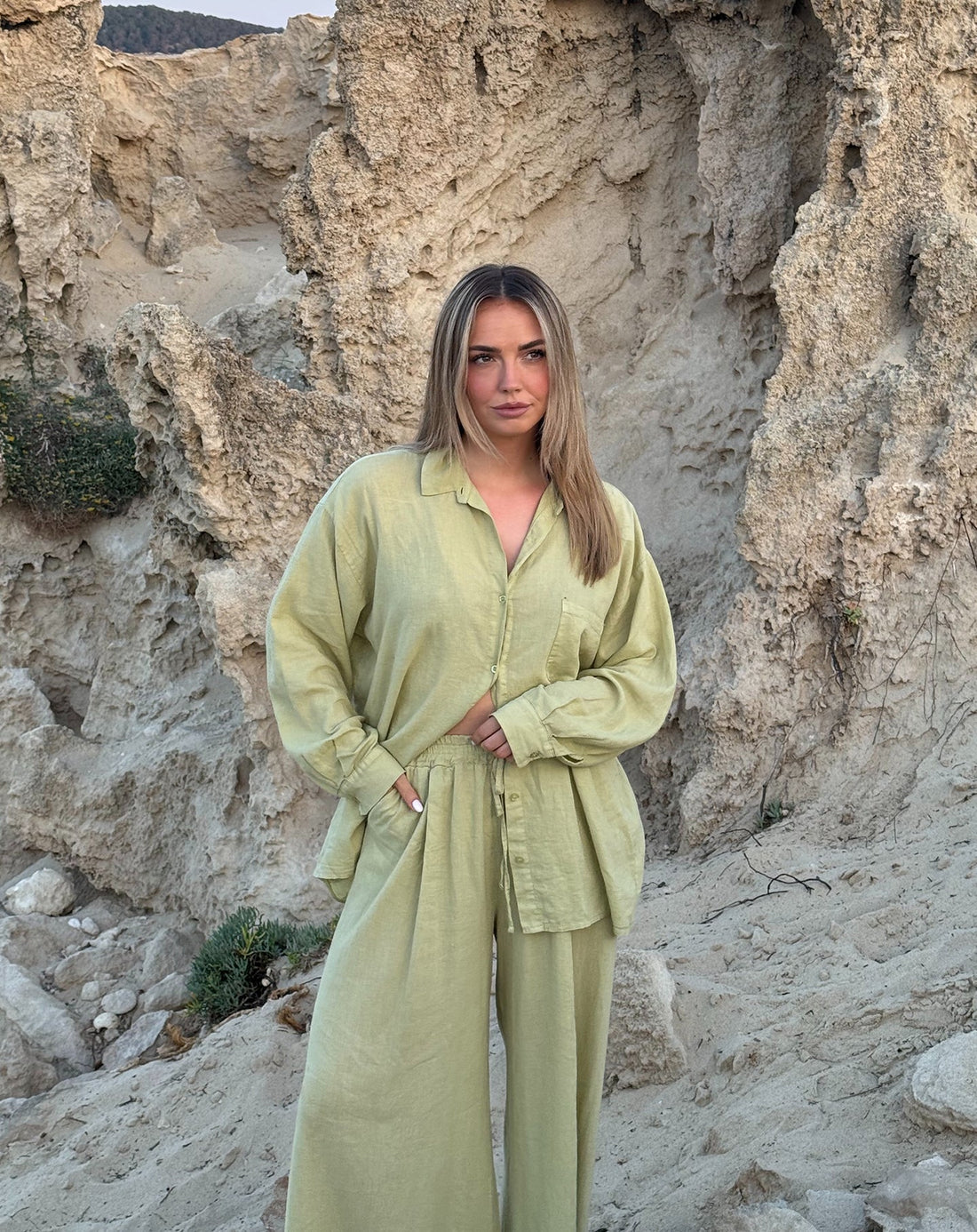CARMEN LINEN OVERSIZED BLOUSE LICHT OLIJFGROEN