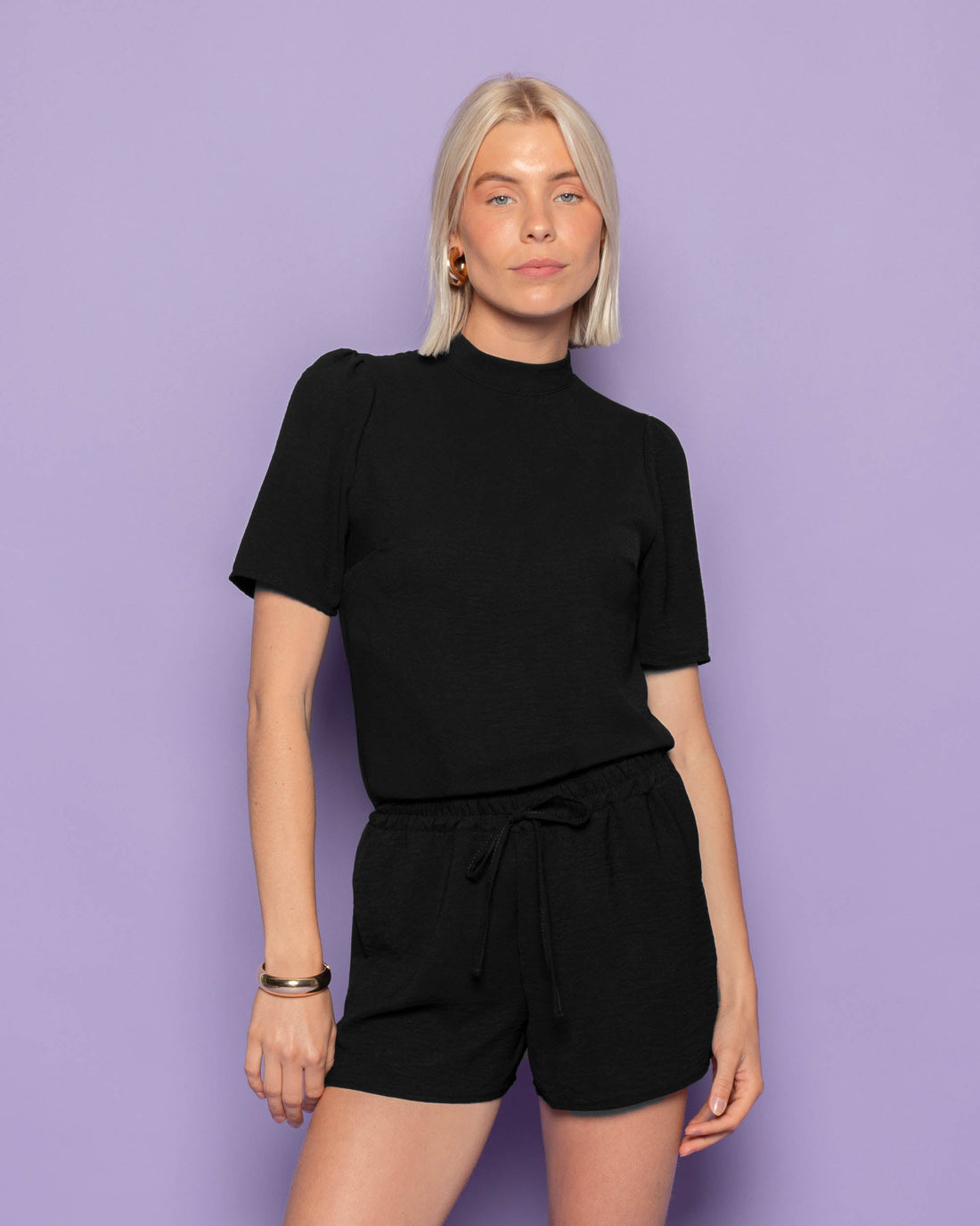 JULIE SHORT SLEEVE TOP ZWART