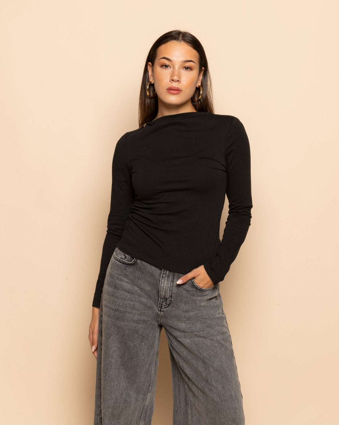 TAMAR GOLDEN DETAIL TOP ZWART