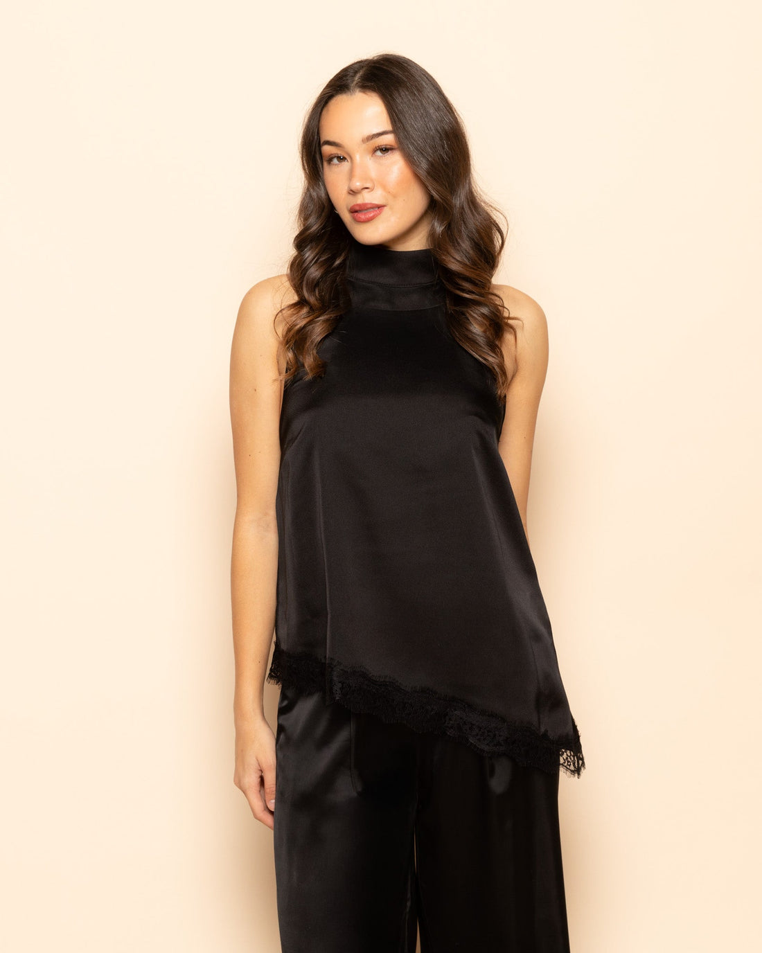 SATIN ASYMMETRIC HALTER LACE TOP ZWART