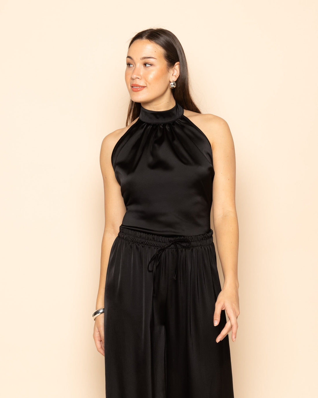 SATIN HALTER BOW TOP ZWART