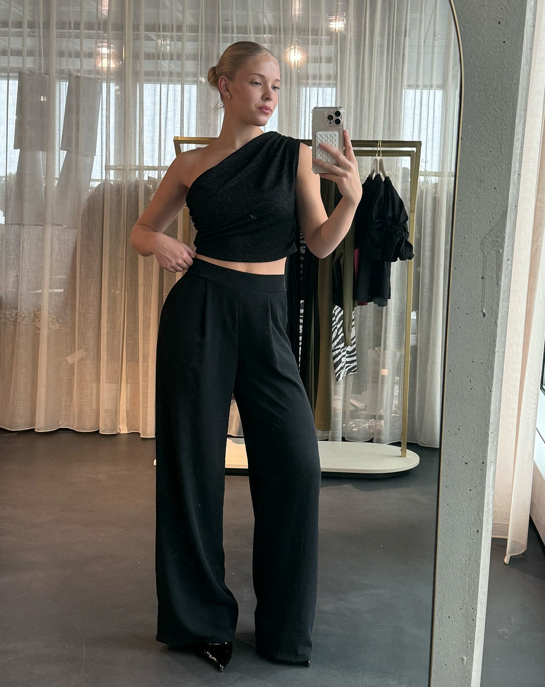 GLITTER SLEEVELESS RUCHED TOP ZWART