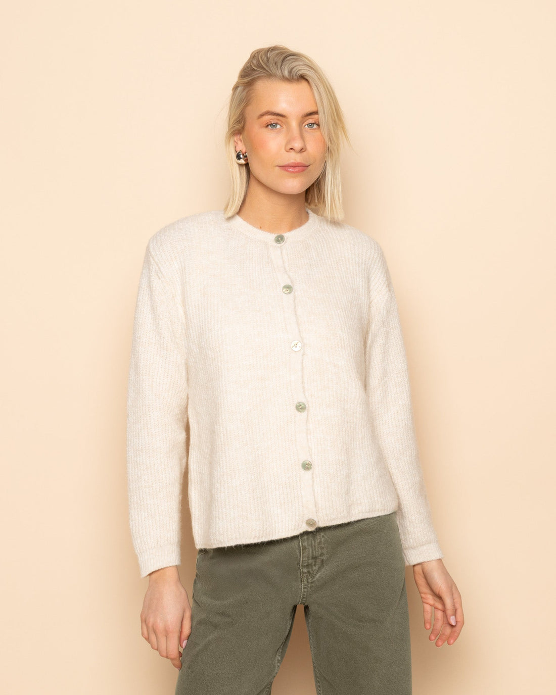 AMARA BOUCLE CARDIGAN CRÈME