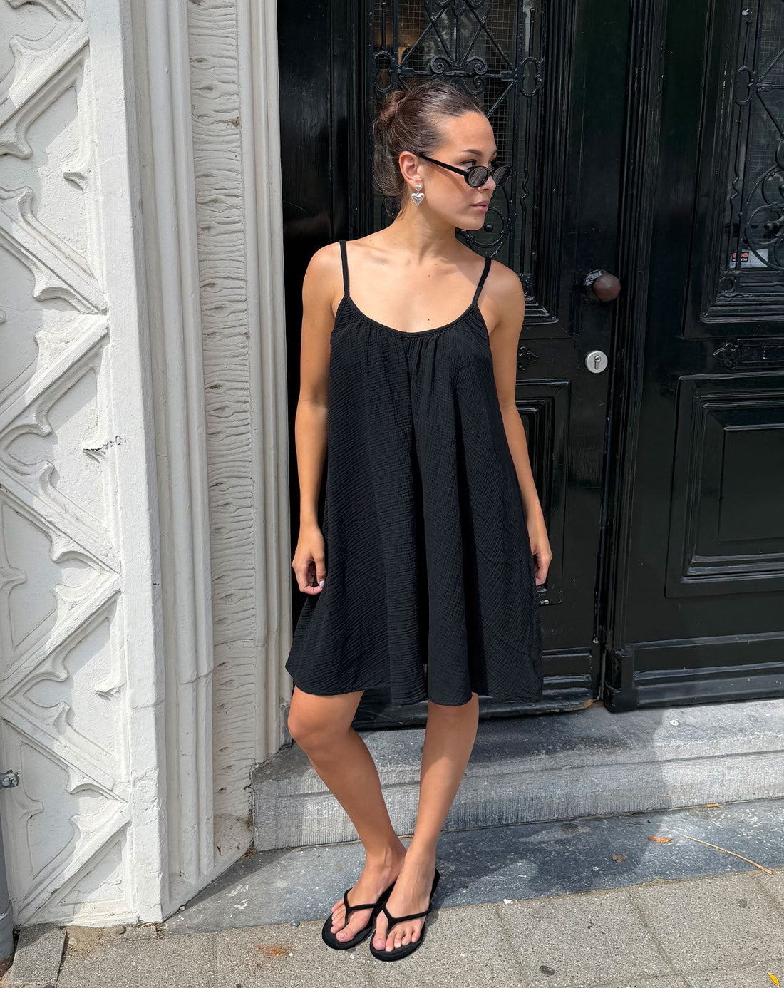 MIRA MOUSSELINE SHORT DRESS ZWART