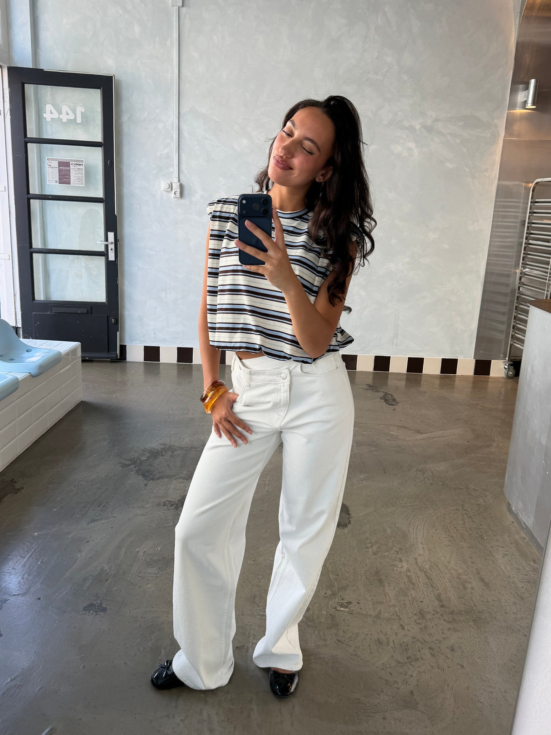 STRIPE PADDED SHOULDER BUBBLE HEM TEE BLAUW