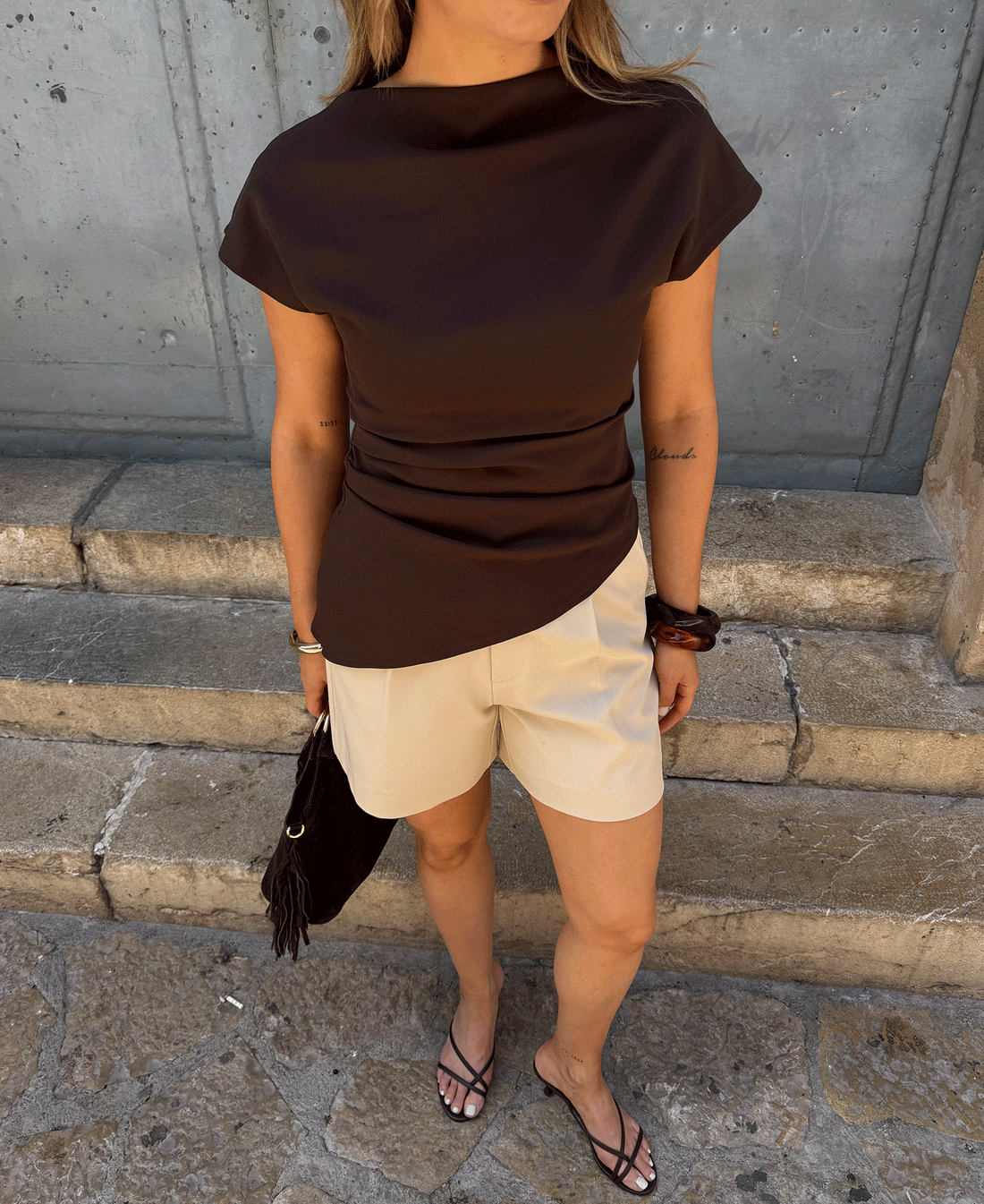 ASYMMETRIC RUCHED TOP BRUIN