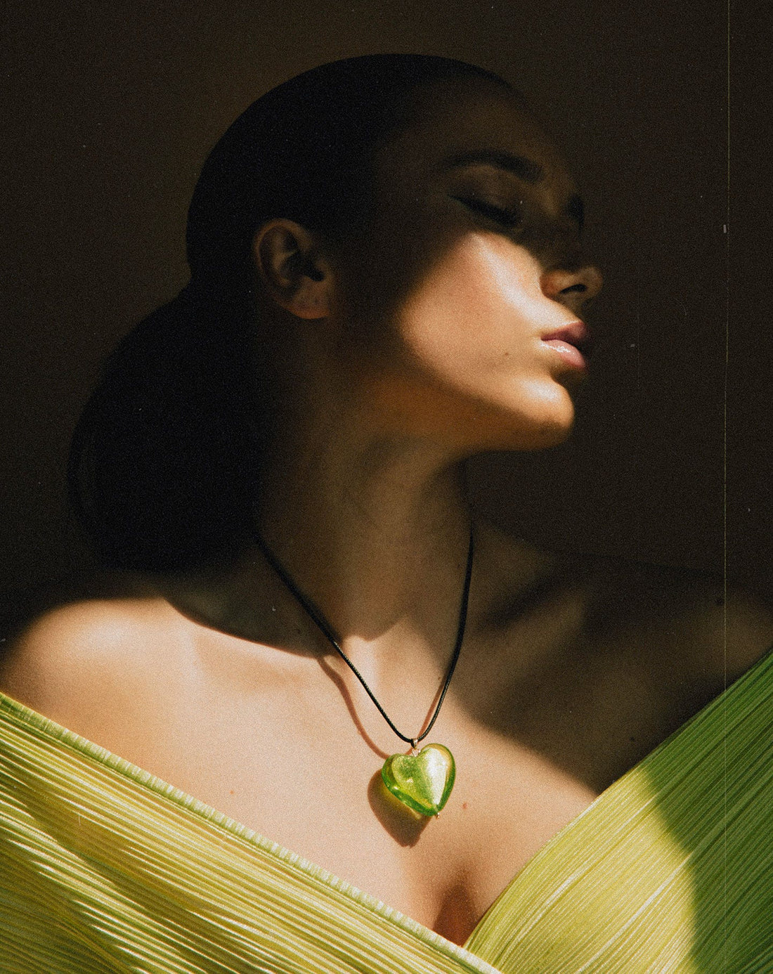 BIG GLASS HEART NECKLACE GROEN