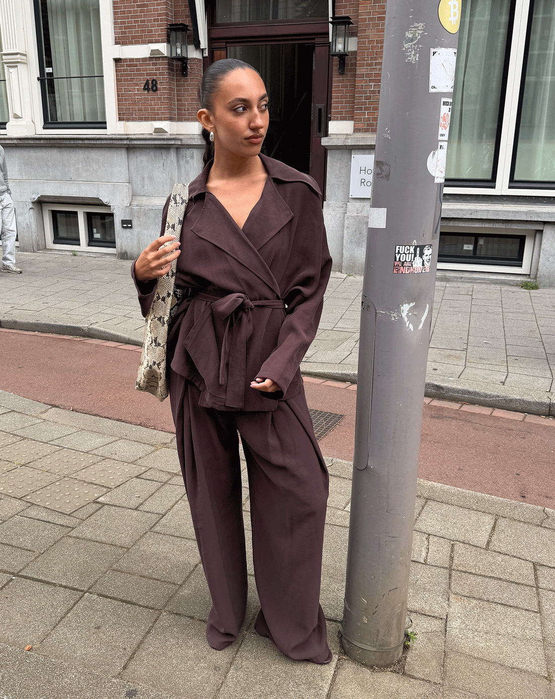 SHELLY VISCOSE PLEAT PANTALON TALL DONKERBRUIN