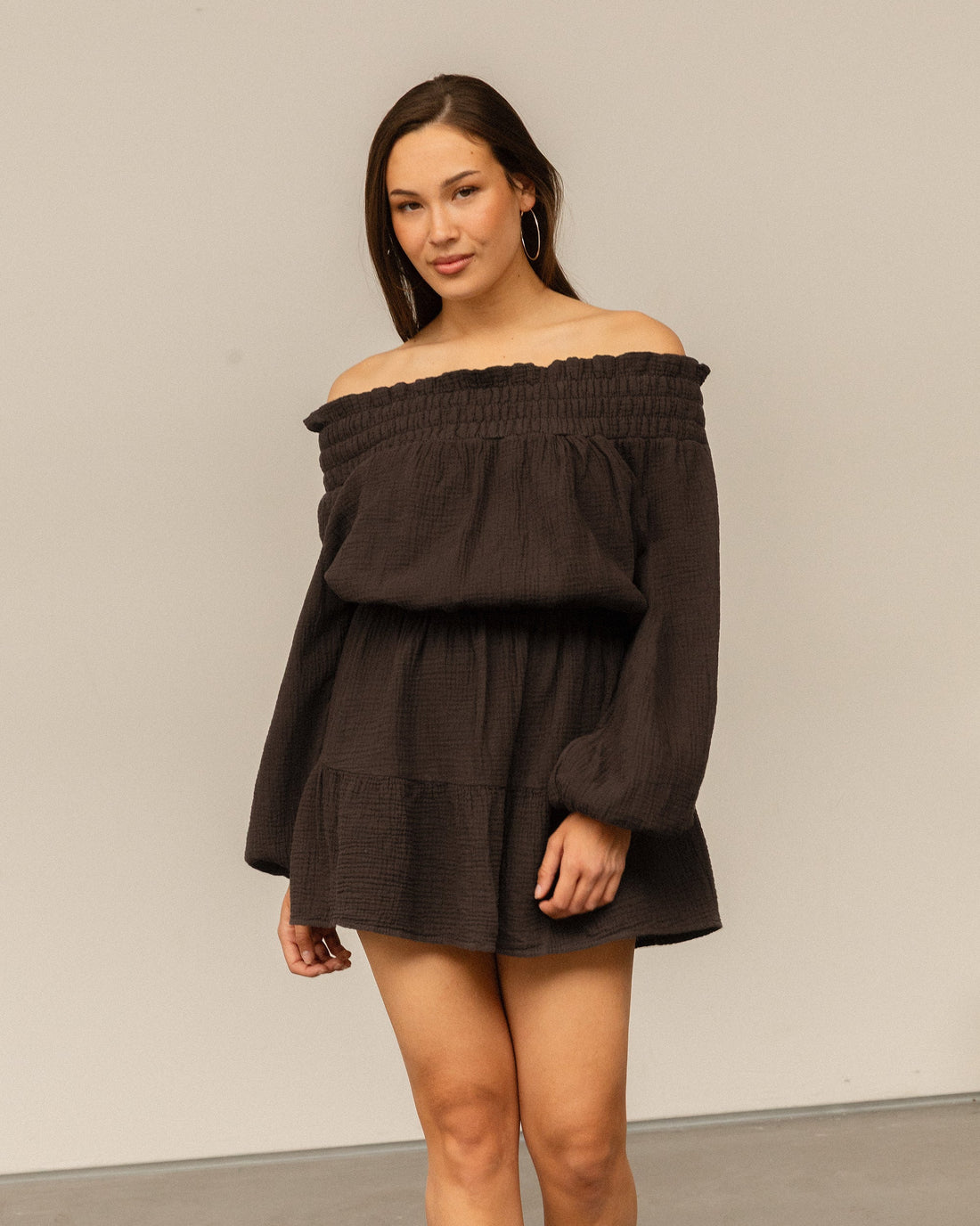 MOUSSELINE OFF SHOULDER DRESS BRUIN