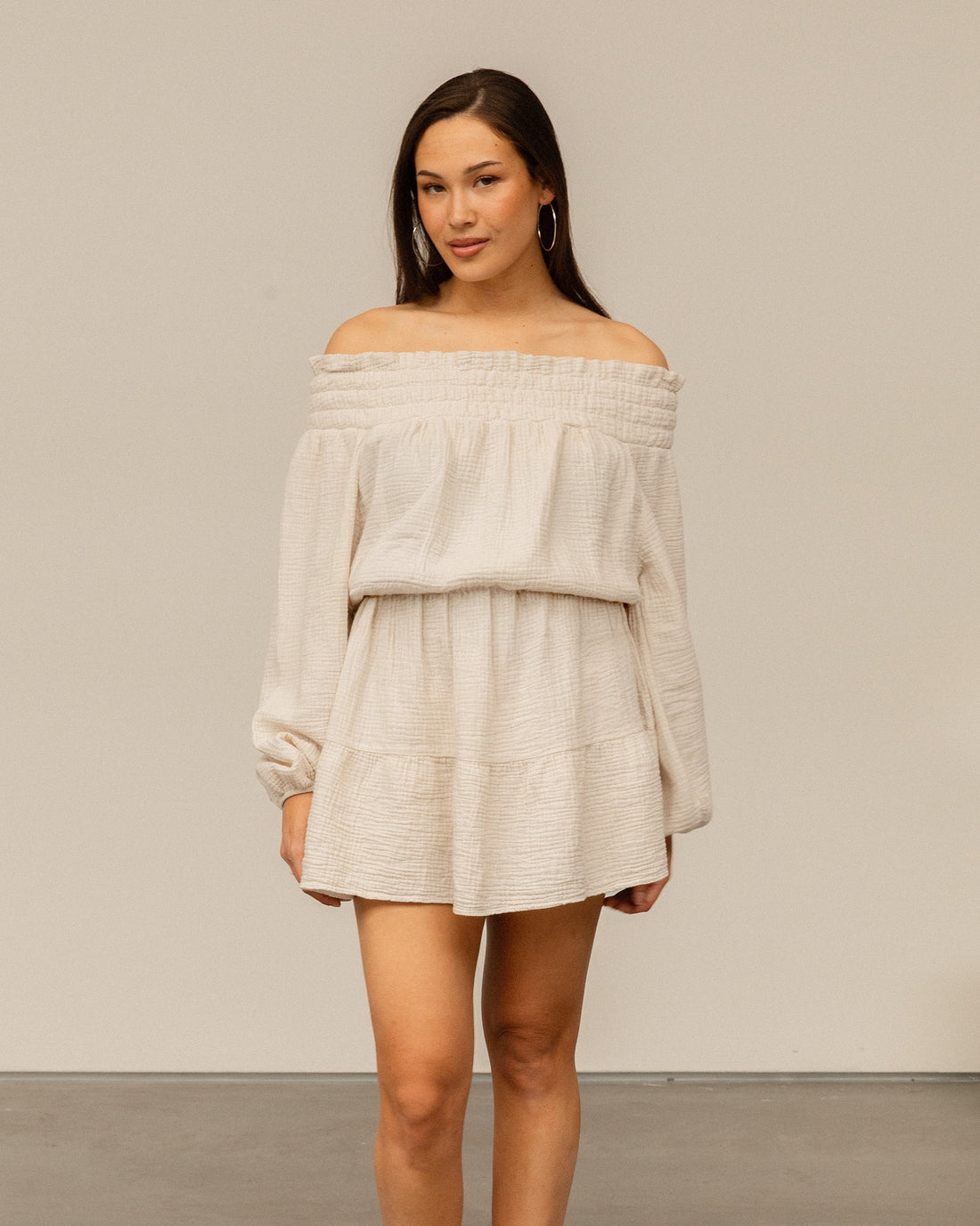 MOUSSELINE OFF SHOULDER DRESS ZAND