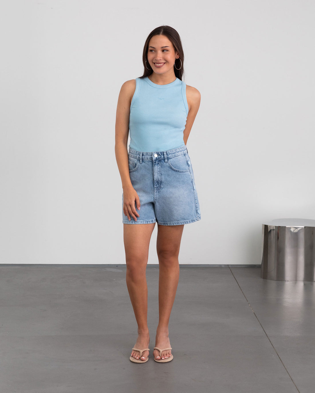 SIDE HEART DENIM MOM SHORT BLAUW