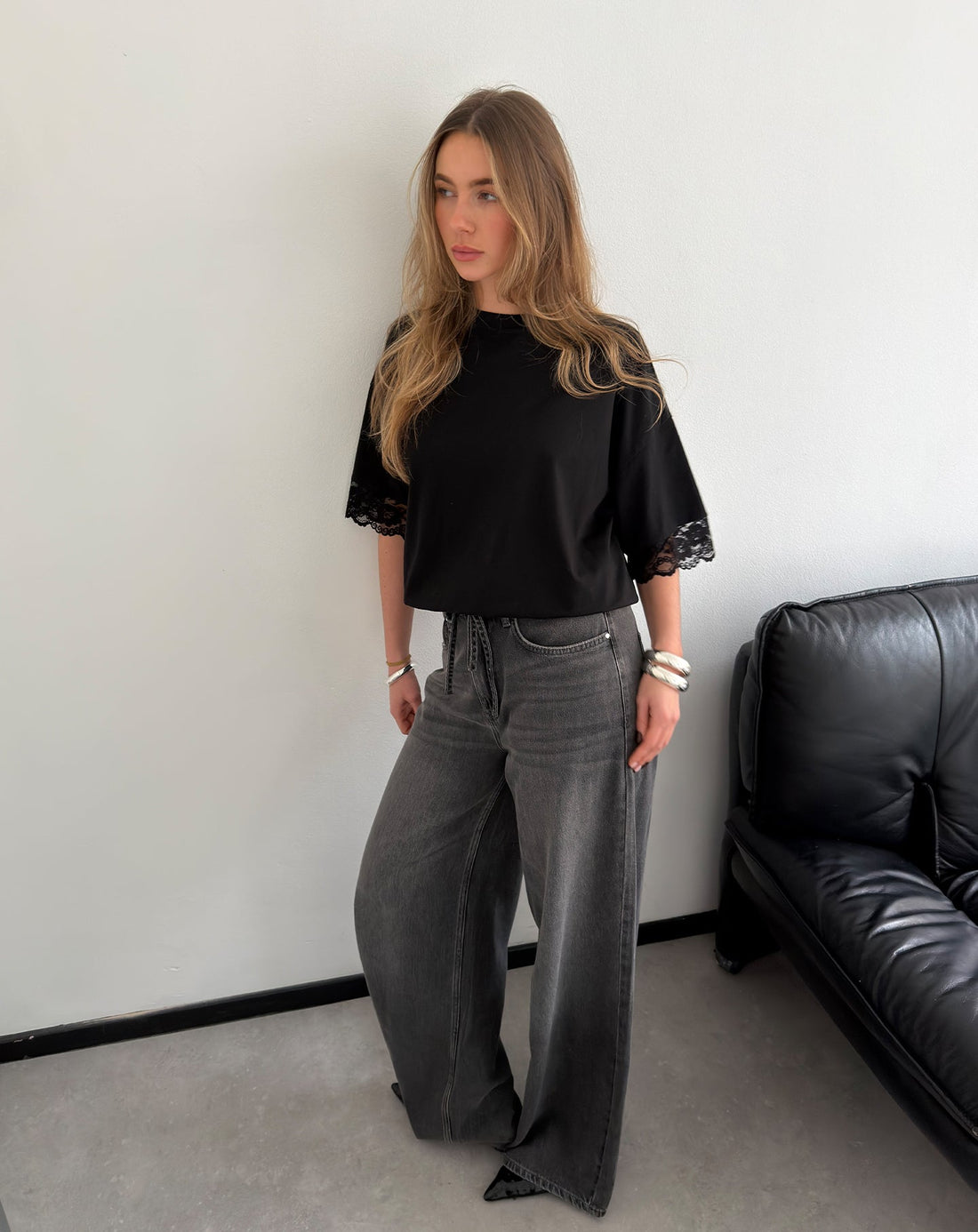 LACE SLEEVE OVERSIZED TEE ZWART