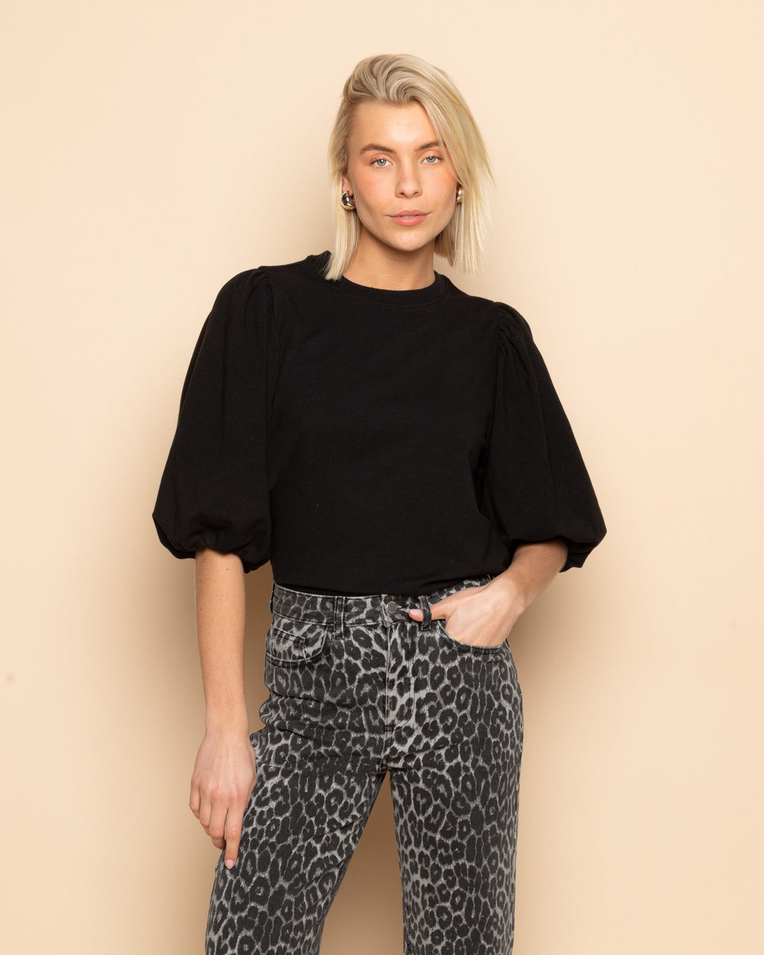LOA PUFF SLEEVE SWEAT TOP ZWART