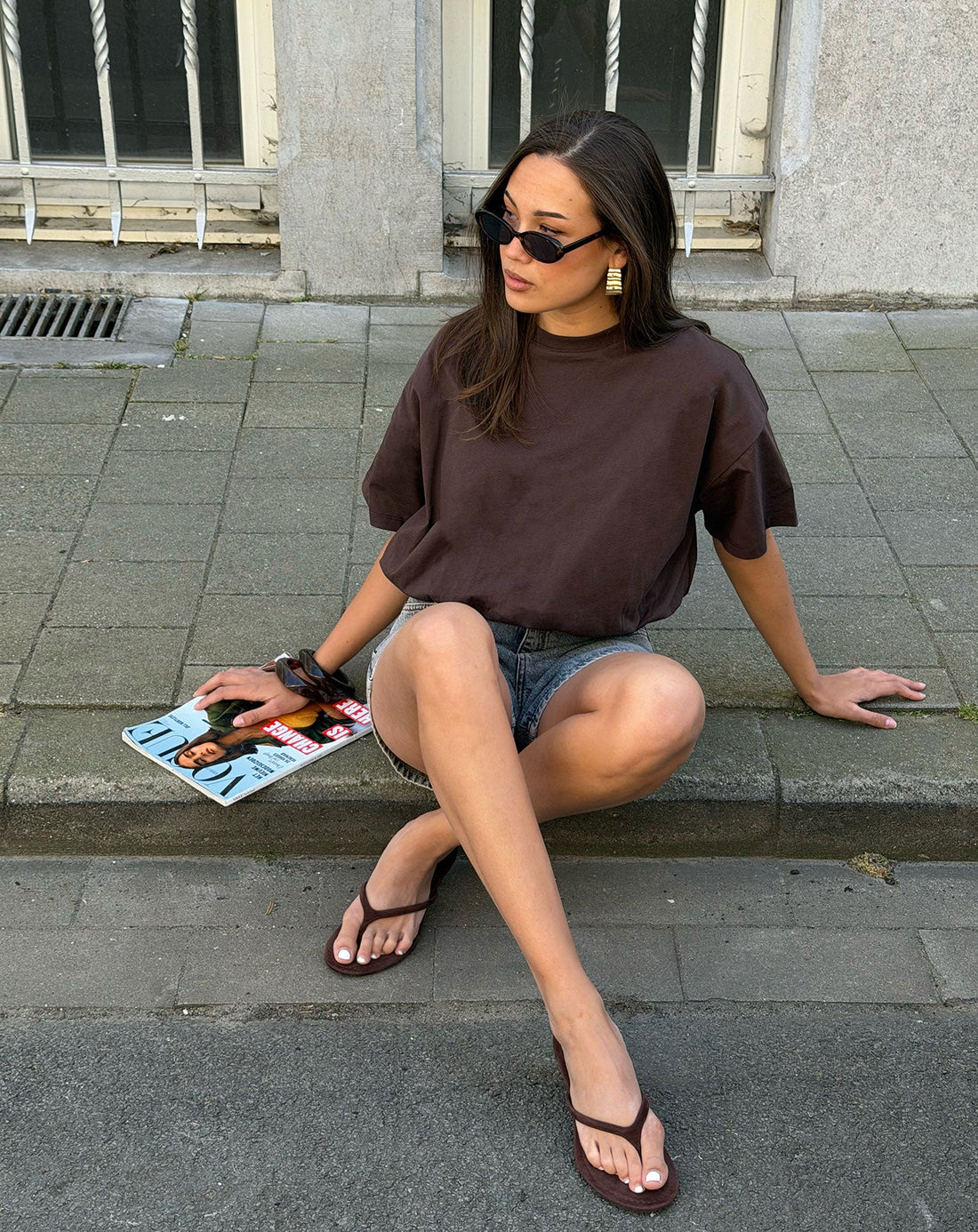 CROPPED BUBBLE HEM TEE DONKERBRUIN