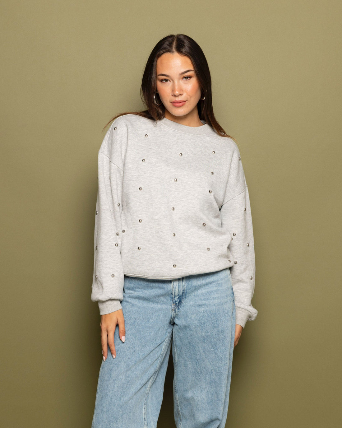 BOLD STUDS SWEATER LICHTGRIJS MELANGE