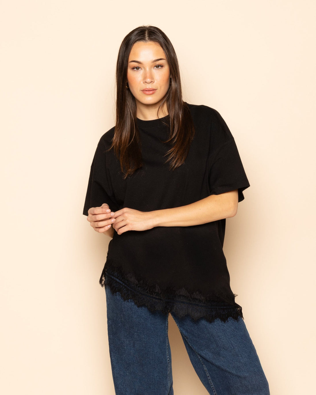 LACE BORDER OVERSIZED TEE ZWART