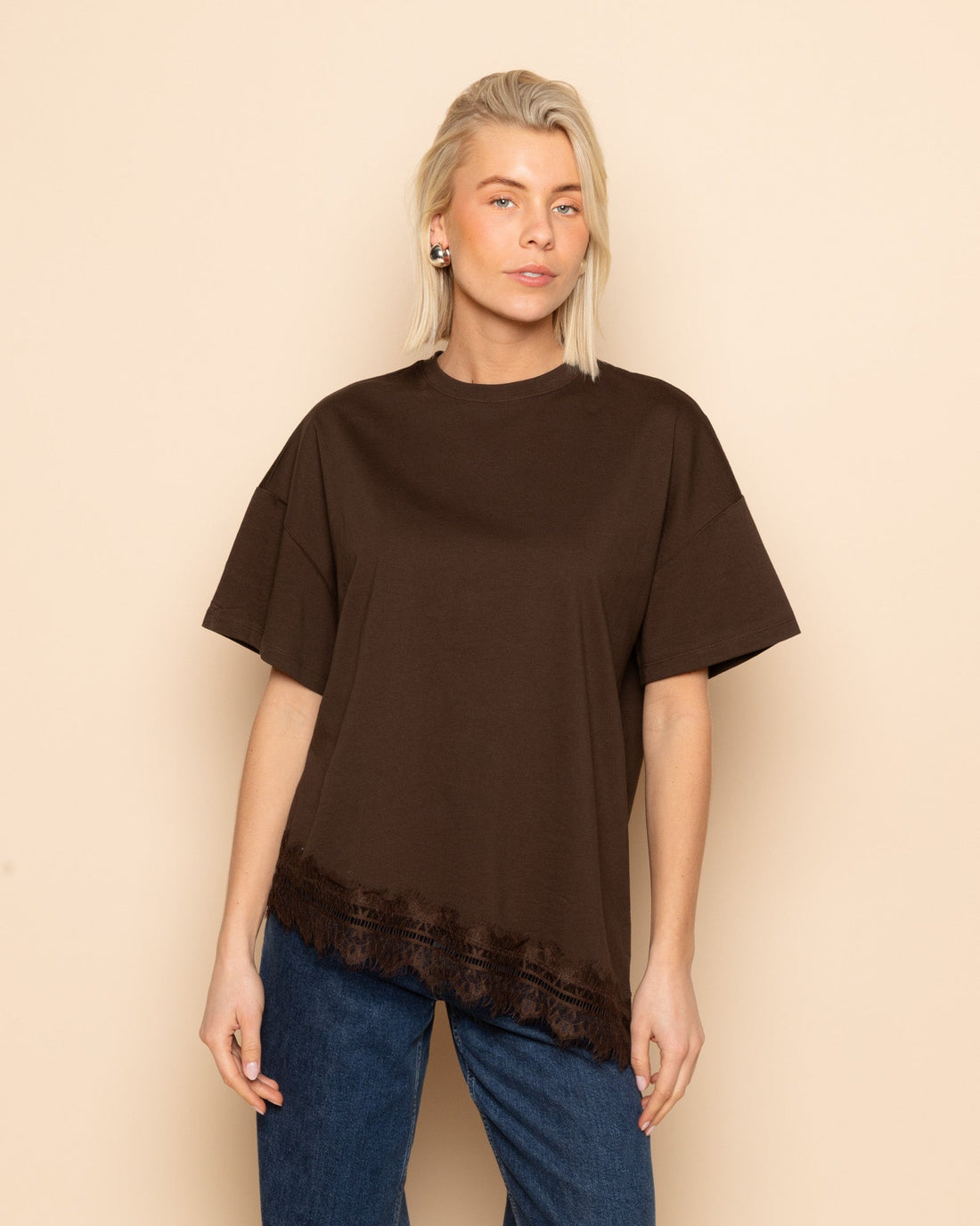 LACE BORDER OVERSIZED TEE BRUIN