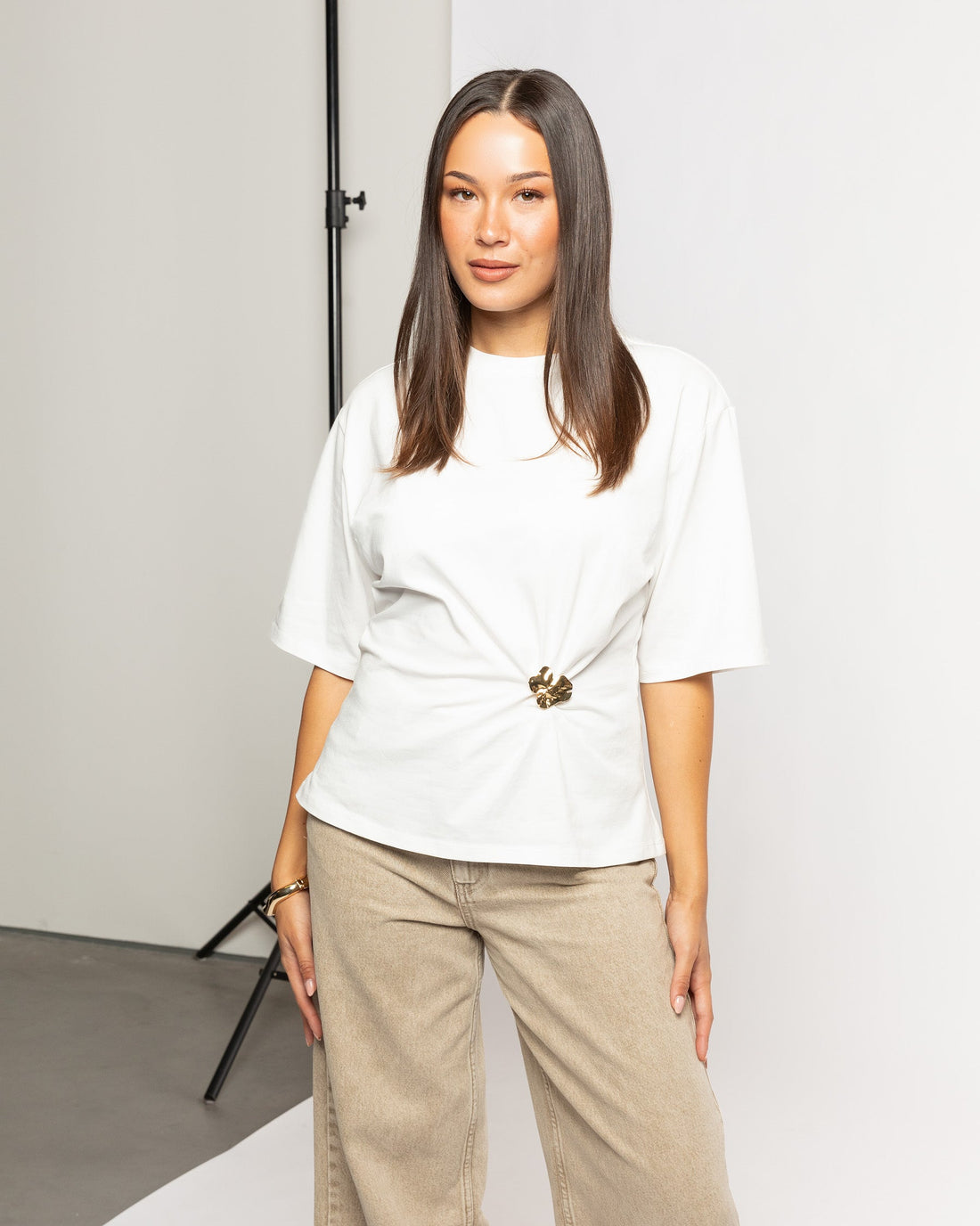 BROCHE TEE CRÈME