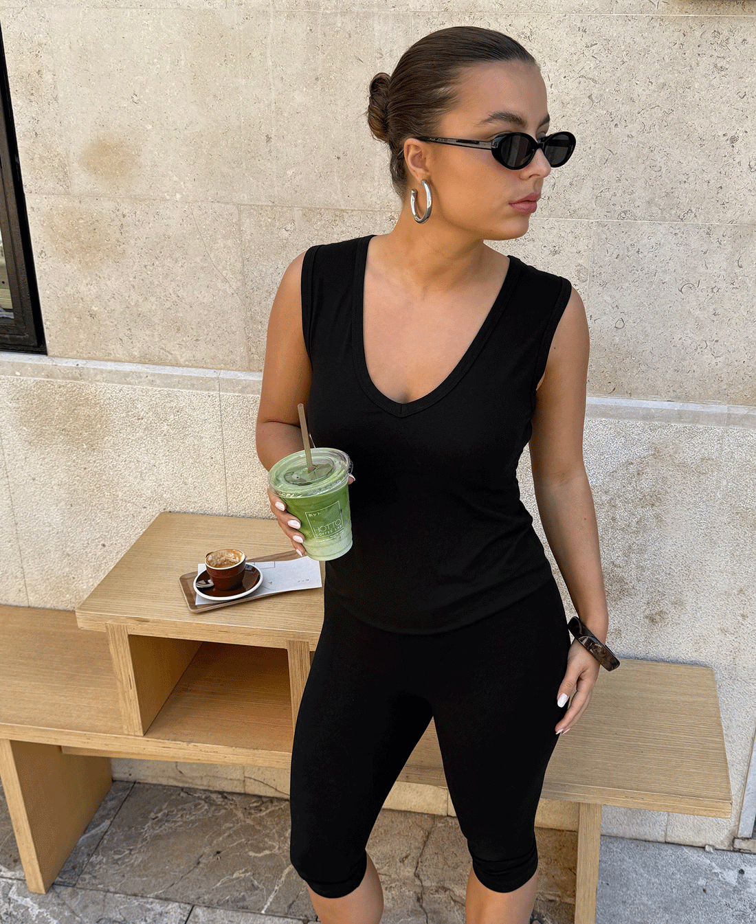 SLEEVELESS VNECK TOP ZWART