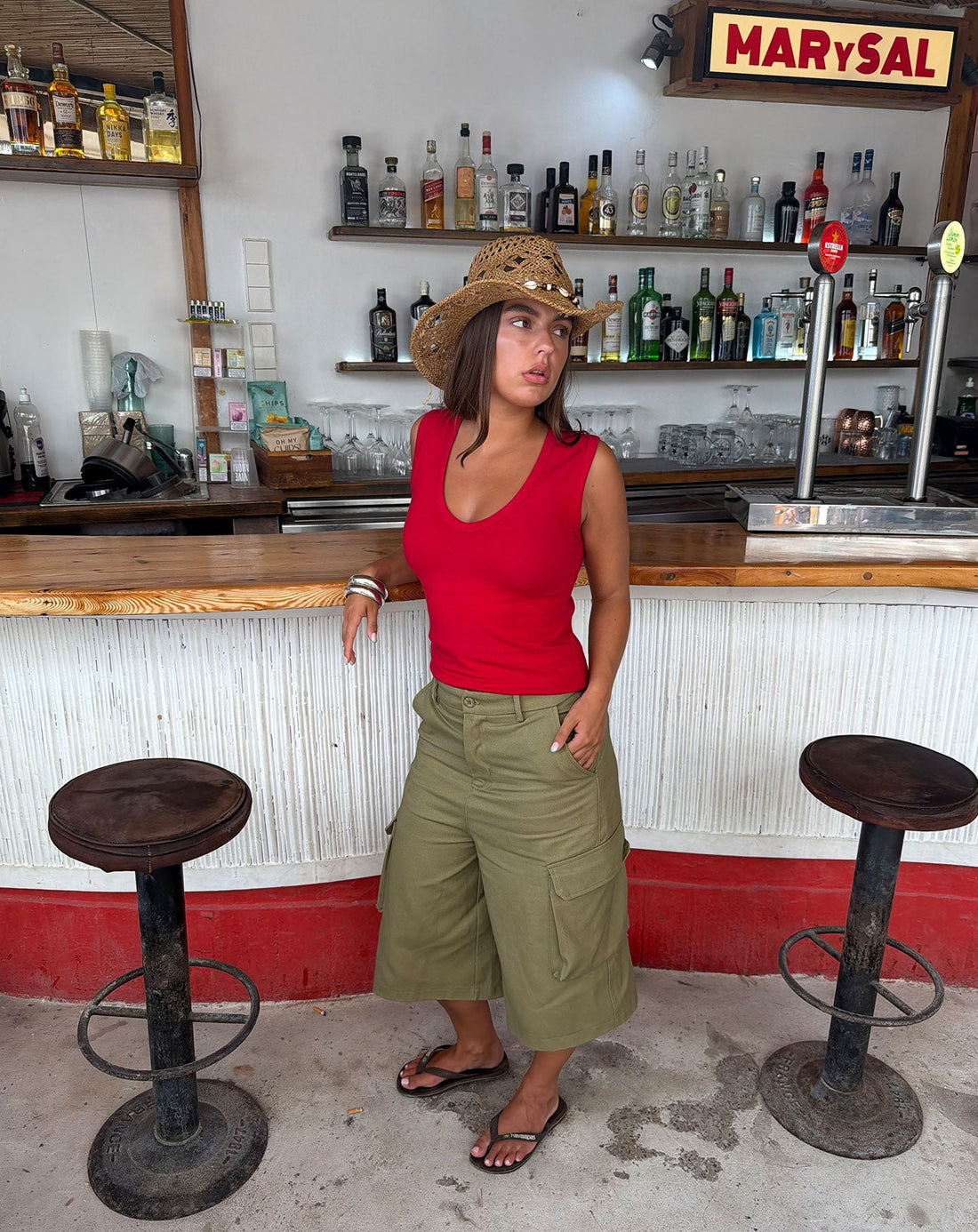 SLEEVELESS VNECK TOP ROOD