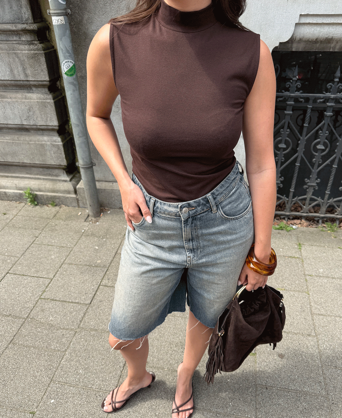 FUNNEL NECK TANKTOP BRUIN