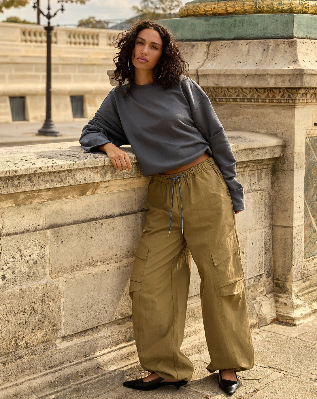 MERRIT BARREL CARGO PANTS PETITE LICHT OLIJFGROEN